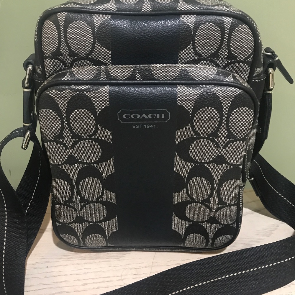 Coach Men’s Heritage Small Messenger bag. 9x9